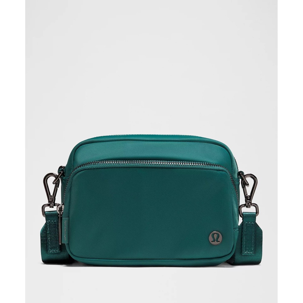 Lululemon-Everywhere Crossbody Bag 2L-Deep Marina/Gunmetal